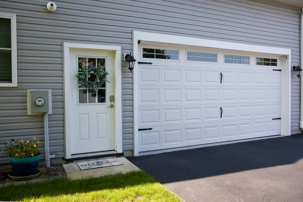 24/7 Emergency Garage Door Panel Replacement experts in Williamson, AZ